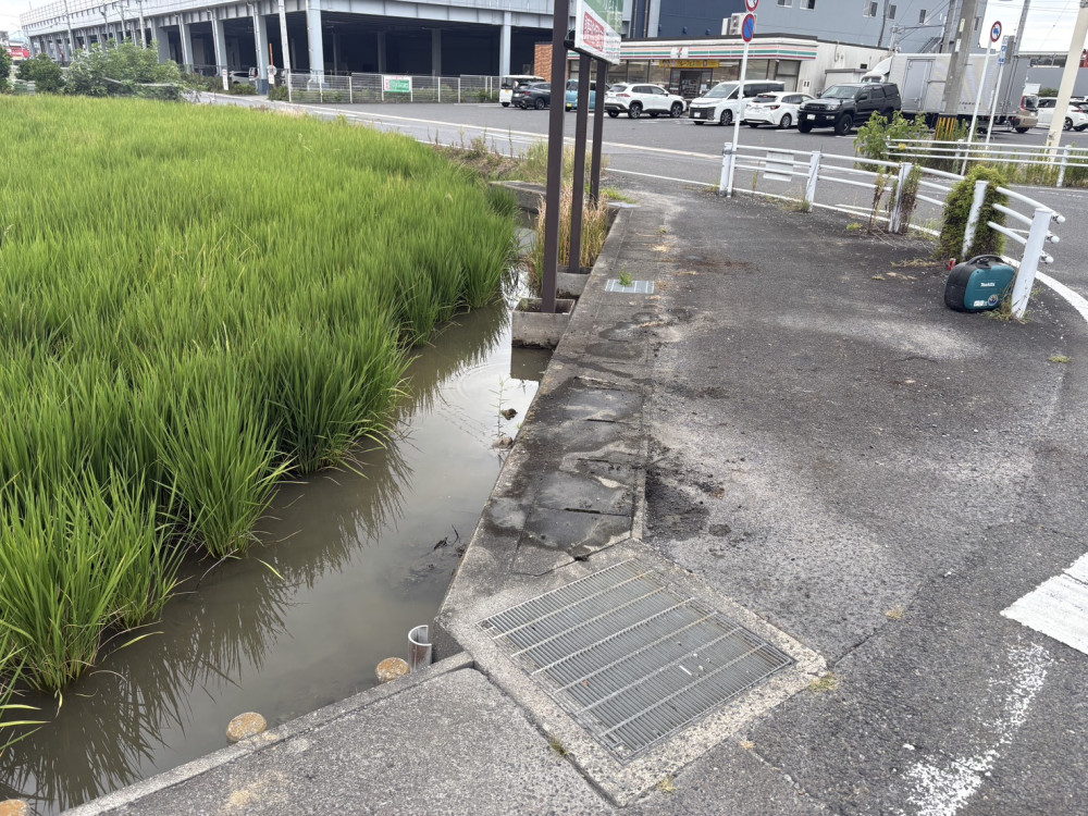 愛知県一宮市にて、野建て看板の撤去工事を行いました。安全に配慮しながら既存看板を丁寧に撤去しました！